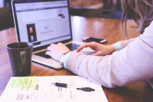 Website Texte schreiben Laptop